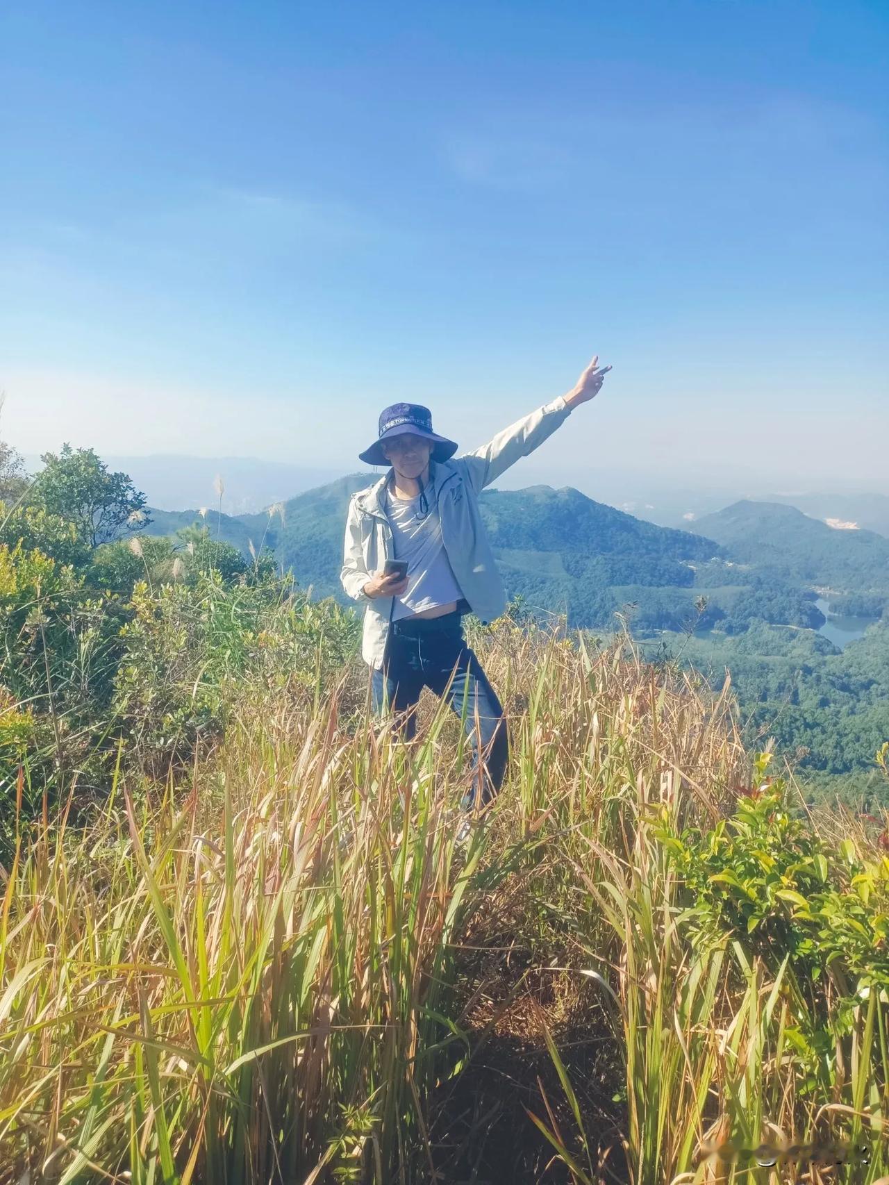 许多人曾对我说：“你总是那么有空去爬山。”他们其实并不知道，这两年房地产建筑行业