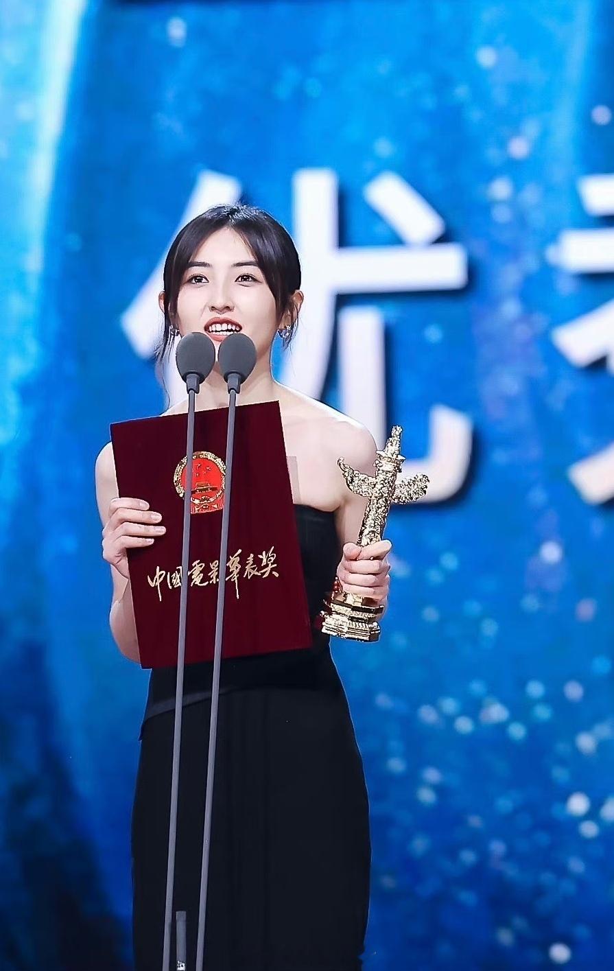 新生代00后演员主流奖项盘点：张子枫-华表影后易烊千玺-金鸡影帝李庚希-金鸡影后