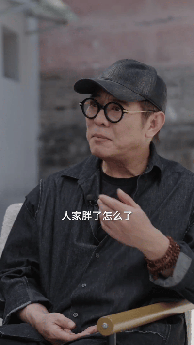 李连杰说一直在跟女儿学习 功夫巨星的家庭日常满是温情！李连杰分享女儿会温柔纠正他