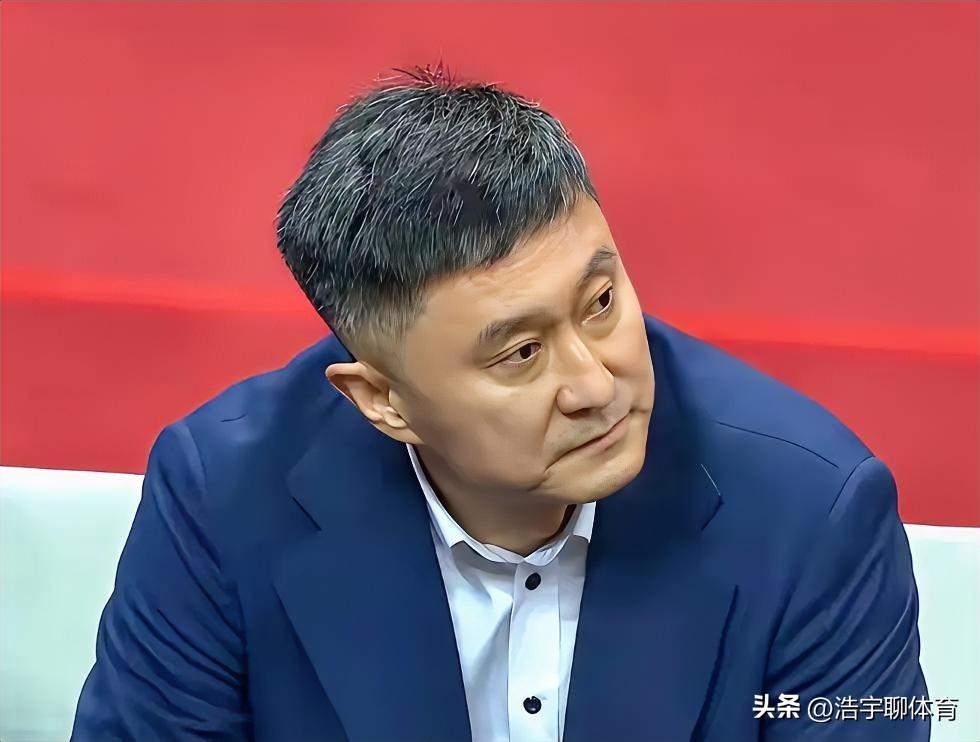 杜峰杜指导，你赛后发言回问记者的这个问题很好回答，就看你能不能改变固执的用人。