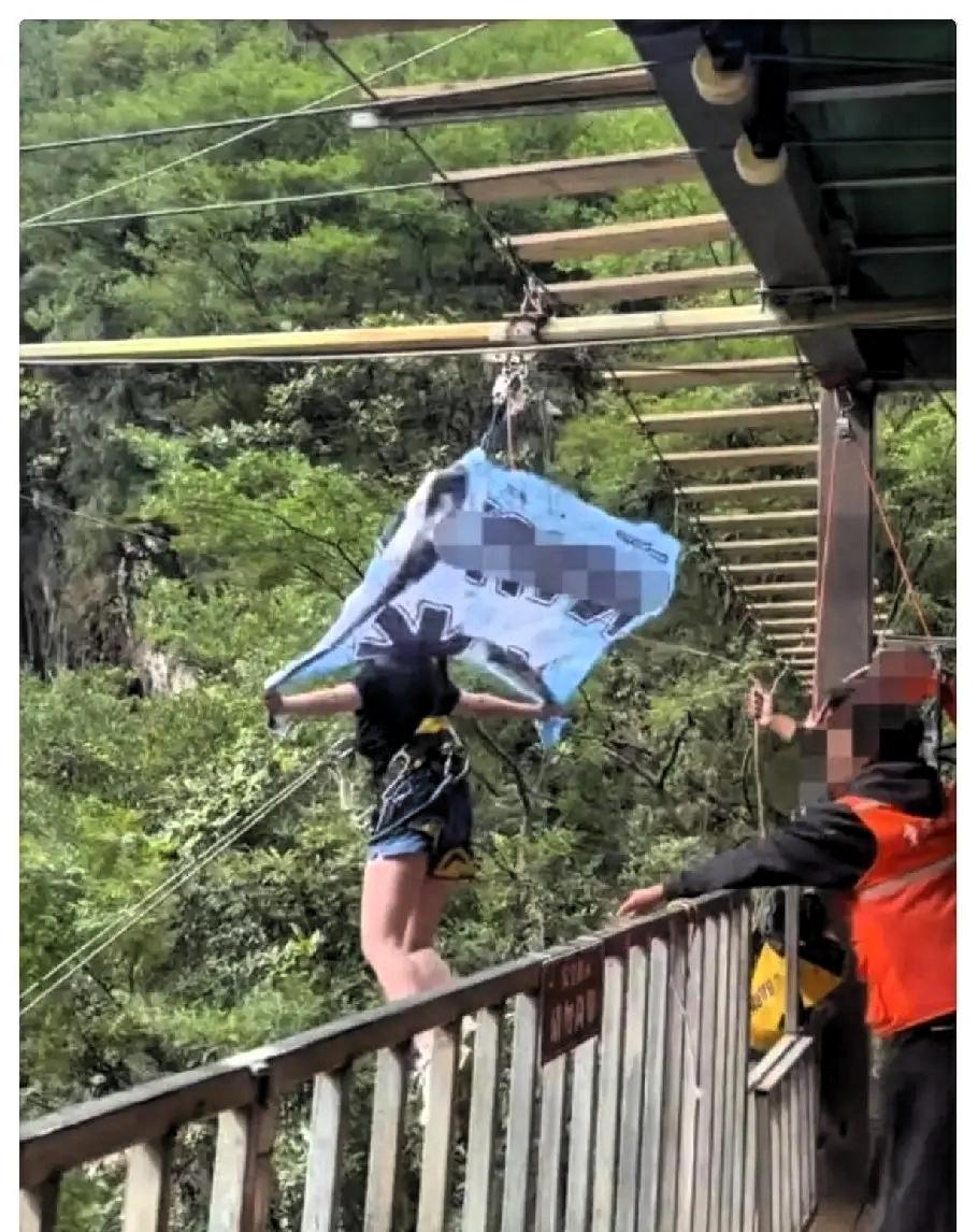 都喊了无数次没栓紧，没栓紧，没栓紧……现场接连多次出声提醒，反复指出安全装置没有