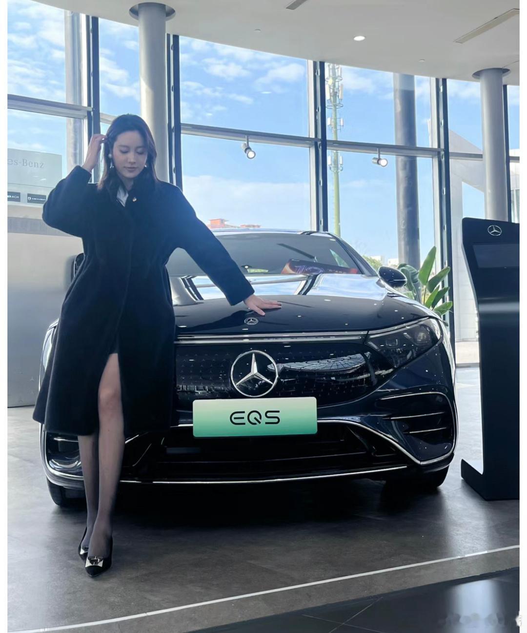 奔驰新能车了解一下？EQA260 322 蓝黑 下11万裸EQA260 322 