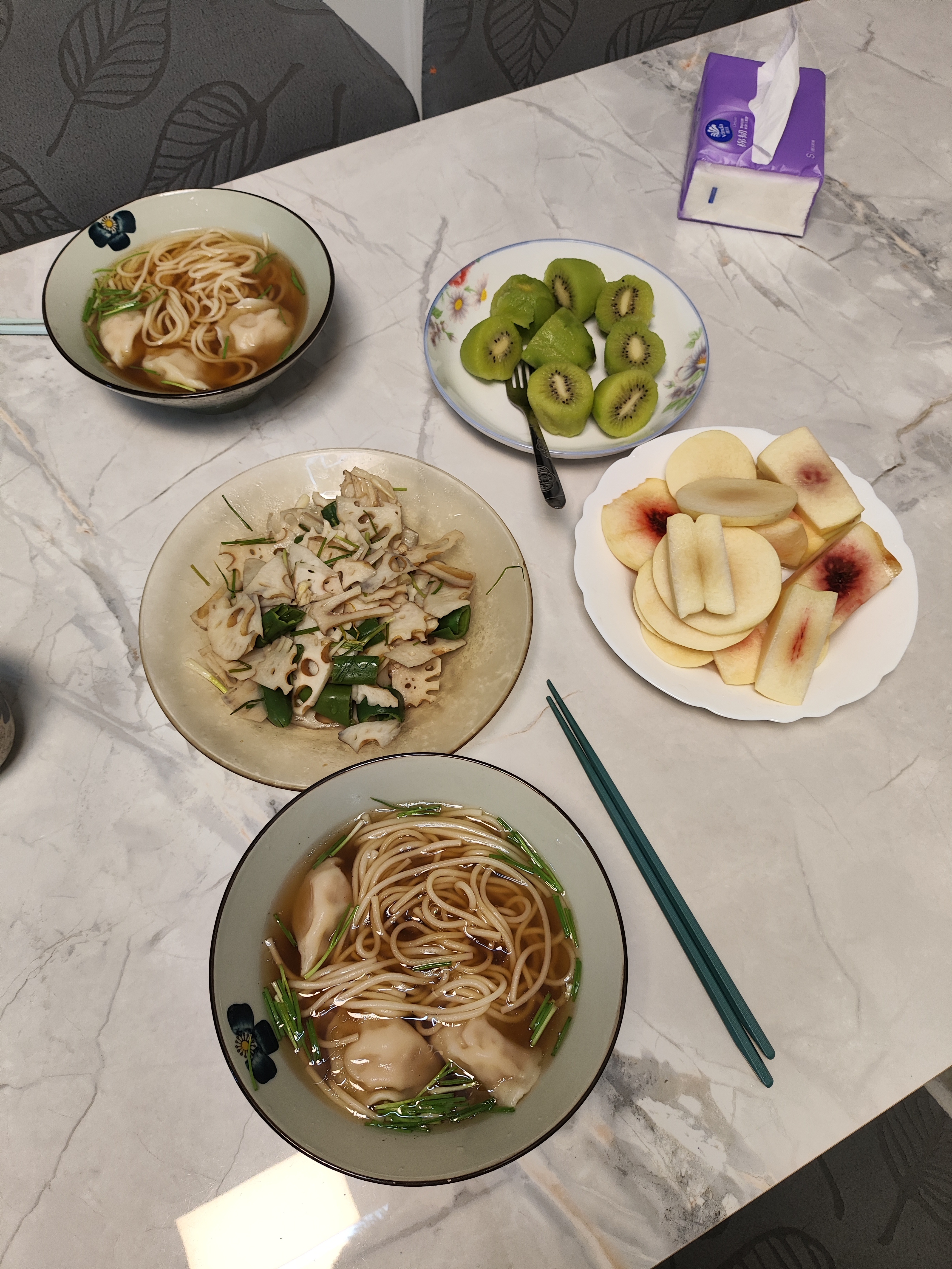 琦妙依吃兰么 好好吃饭 ​​​