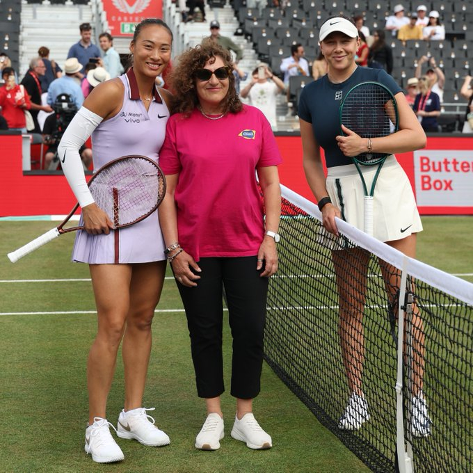 郑钦文无缘女王杯决赛 WTA500伦敦半决赛：阿尼西莫娃6-2、4-6、6-4首