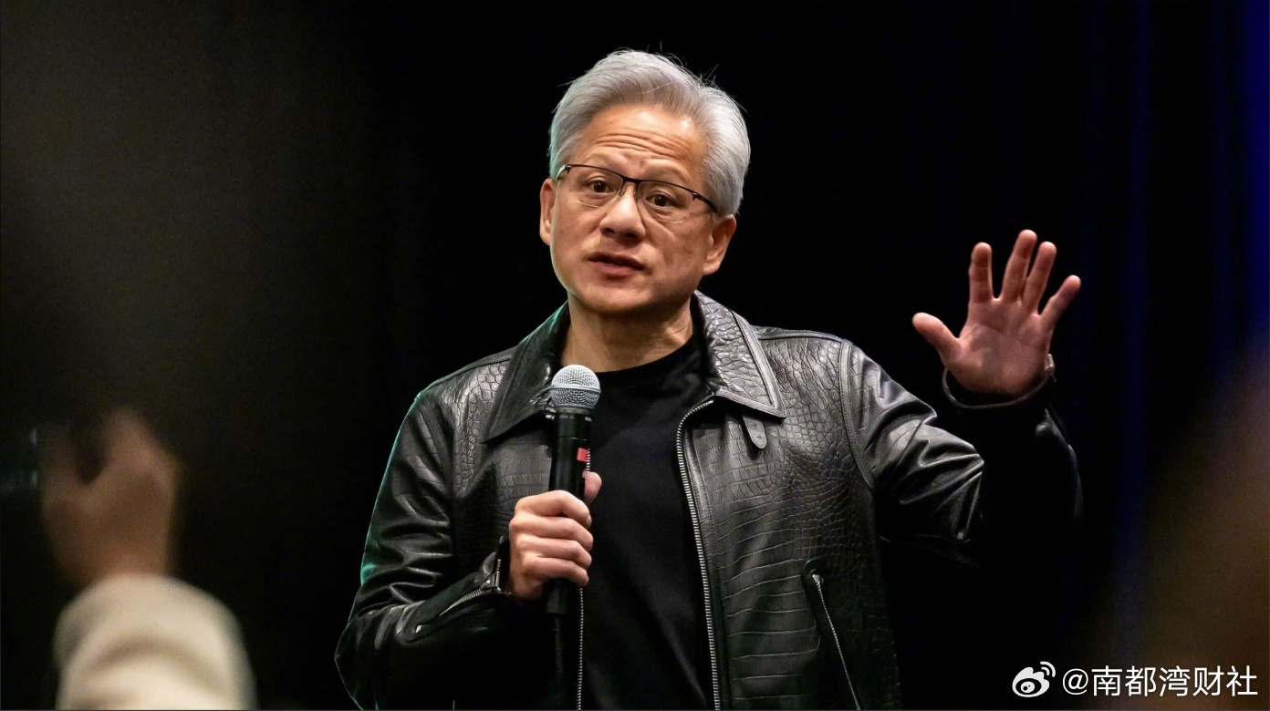 #黄仁勋称投资算力意味着收入最大化#【英伟达黄仁勋：对客户现金流增长充满信心 因