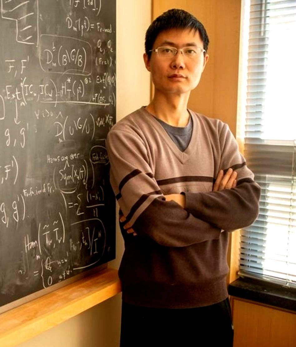 在这个连蹲坑都要刷半天短视频的年代，你能想象有人极少碰电子设备，硬生生在北大考出
