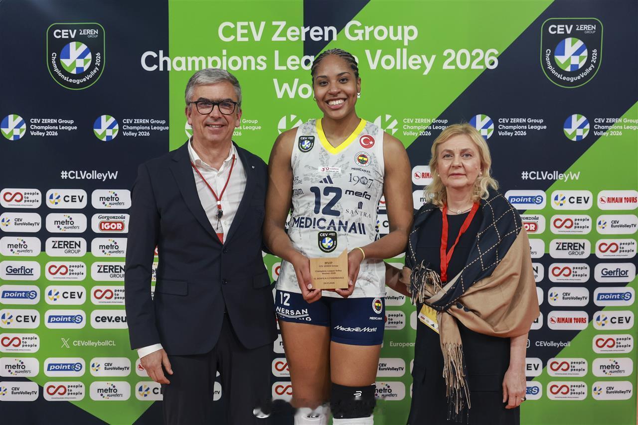 【欧冠女排费内巴切五连胜 提前锁定八强席位】国际排坛战报速递 1月29日，欧冠女