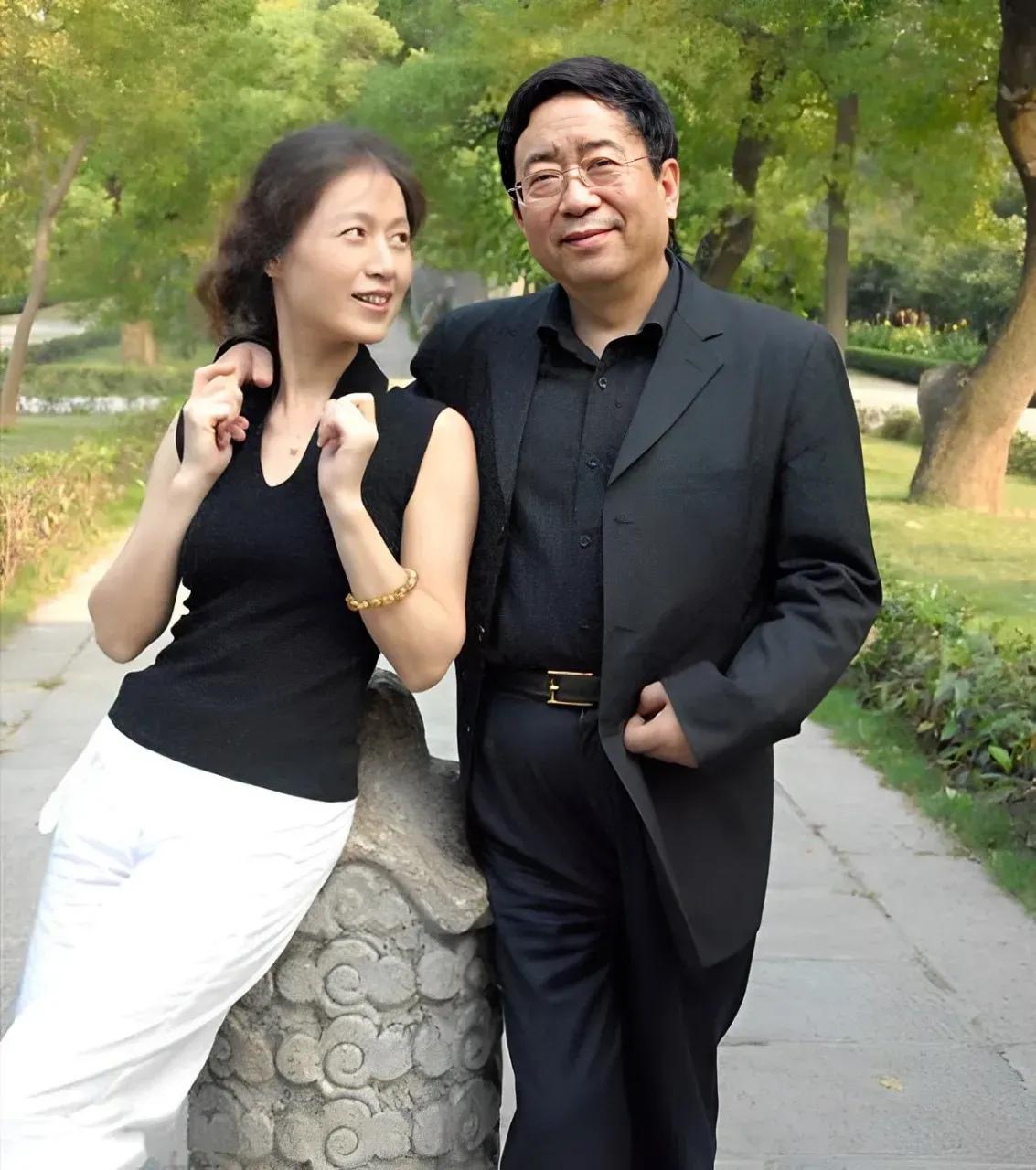 真是没想到余秋雨在1992年向新婚妻子马兰提出一个过分的要求

余秋雨的一部作品