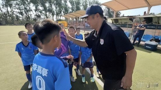 官方实锤！韩鹏正式出任山东泰山竞训总监，7月卸任一线队教练组长后，射手王换赛道扎