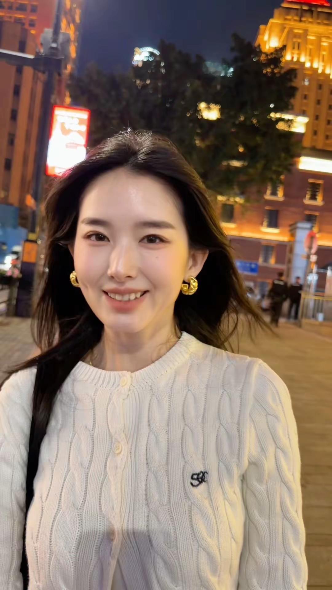 生命随年月流去随白发老去