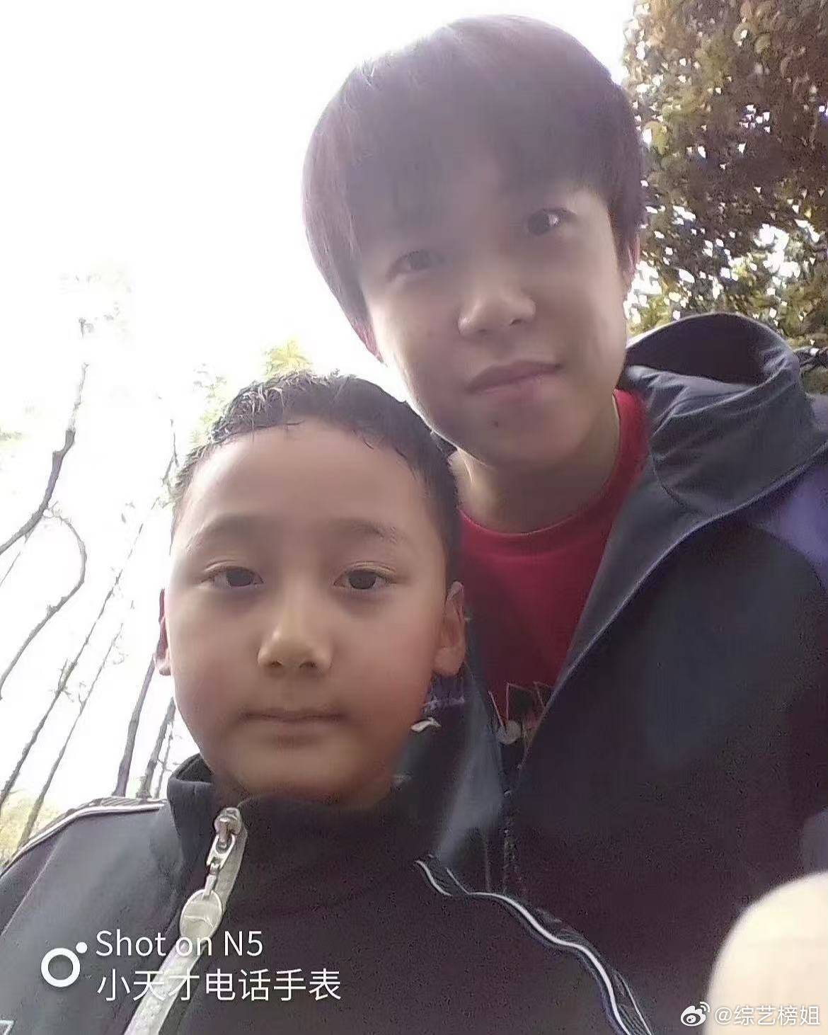 王楚钦好可爱的自拍视角王楚钦就这样萌萌地盯着你王楚钦就这样萌萌地盯着你！ 