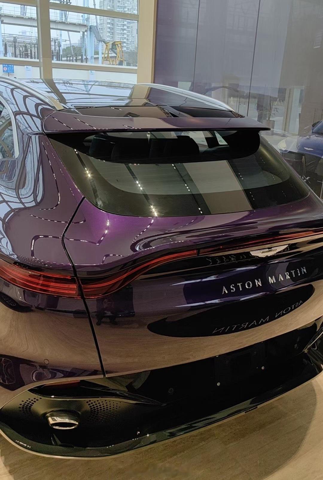 阿斯顿马丁DBX 改熏黑尾灯 现货 ​​​