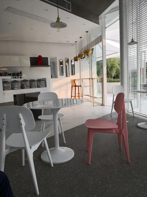 11月8 - 9日疯狂英语线下活动，李阳批评董宇辉英语水平。他称听了董宇辉和国外