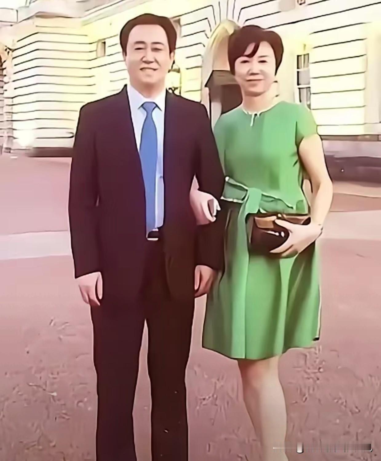 很想知道，当远在国外的丁玉梅，看到老许父子三人被宣判的消息，尤其是看到相伴了近4