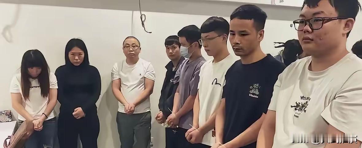 17名中国人在巴基斯坦被抓

太气愤了！巴基斯坦端掉一家诈骗公司，抓的33人里，