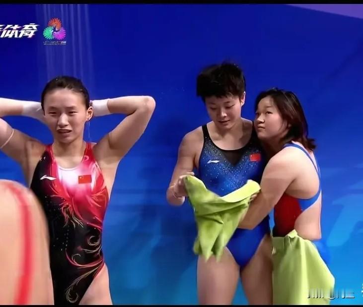 全红婵和陈芋汐的“尴尬名场面”，实则是饭圈入侵体育的缩影。就因为全红婵是广东队、