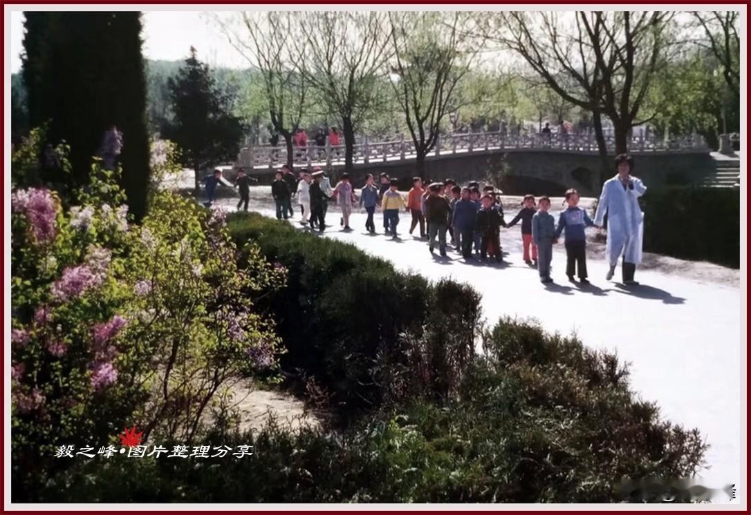 八十年代系列旧照片中的记忆
老呼市印象 呼和浩特八十年代曾经的街景，曾经的八零后