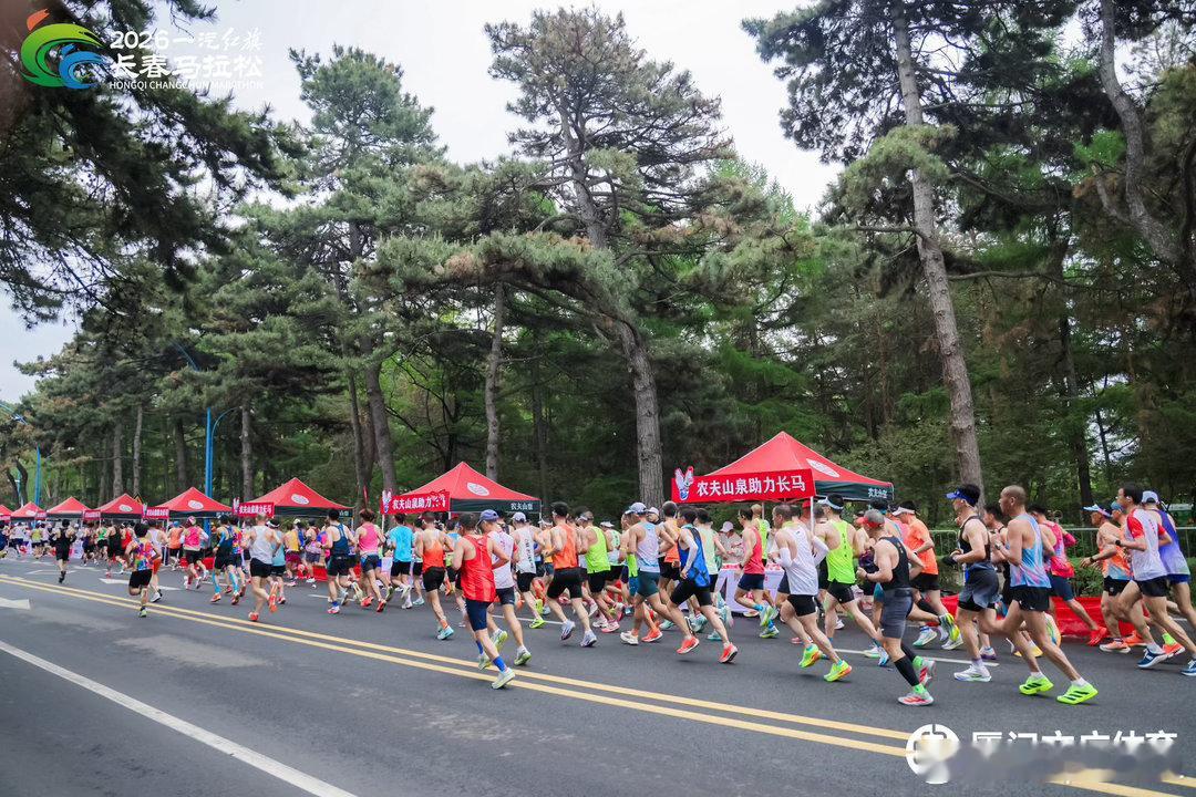 今天的长春马拉松必须到一个夯！3.5万人冲出起跑线，那场面真的绝了～一路从新民大