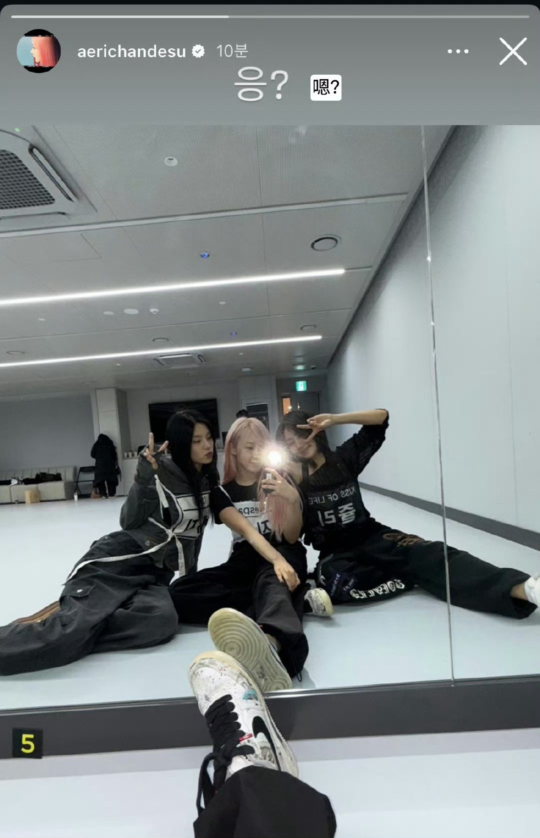 特别期待的年末舞台，黄礼志、Giselle 与 Julie 的练习室合影来啦！看