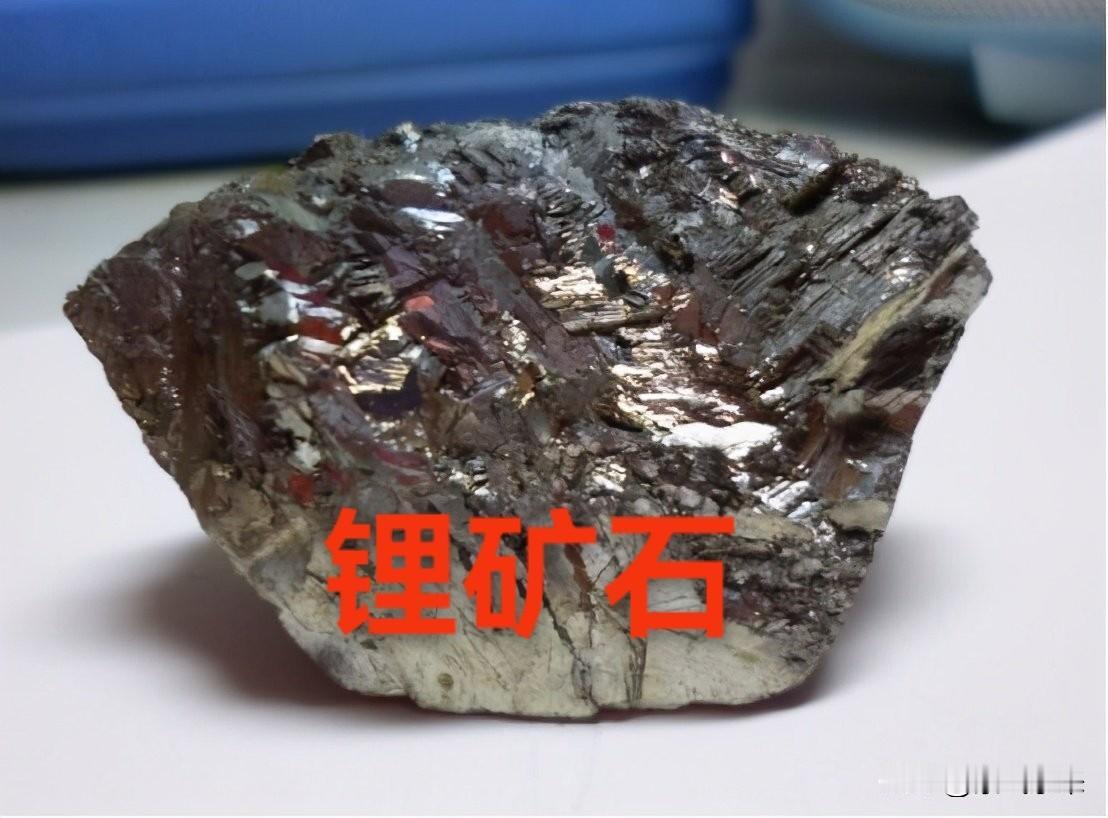 面对非洲的锁矿政策，中国企业因地制宜的采用“留、转、扩”的策略，可以本地深加工或