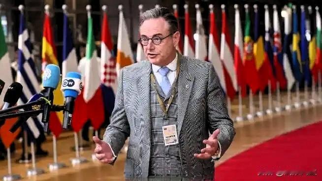 比利时首相德韦弗:“果没有资金支持，乌克兰就会分崩离析—那将是欧洲一次彻底的地缘