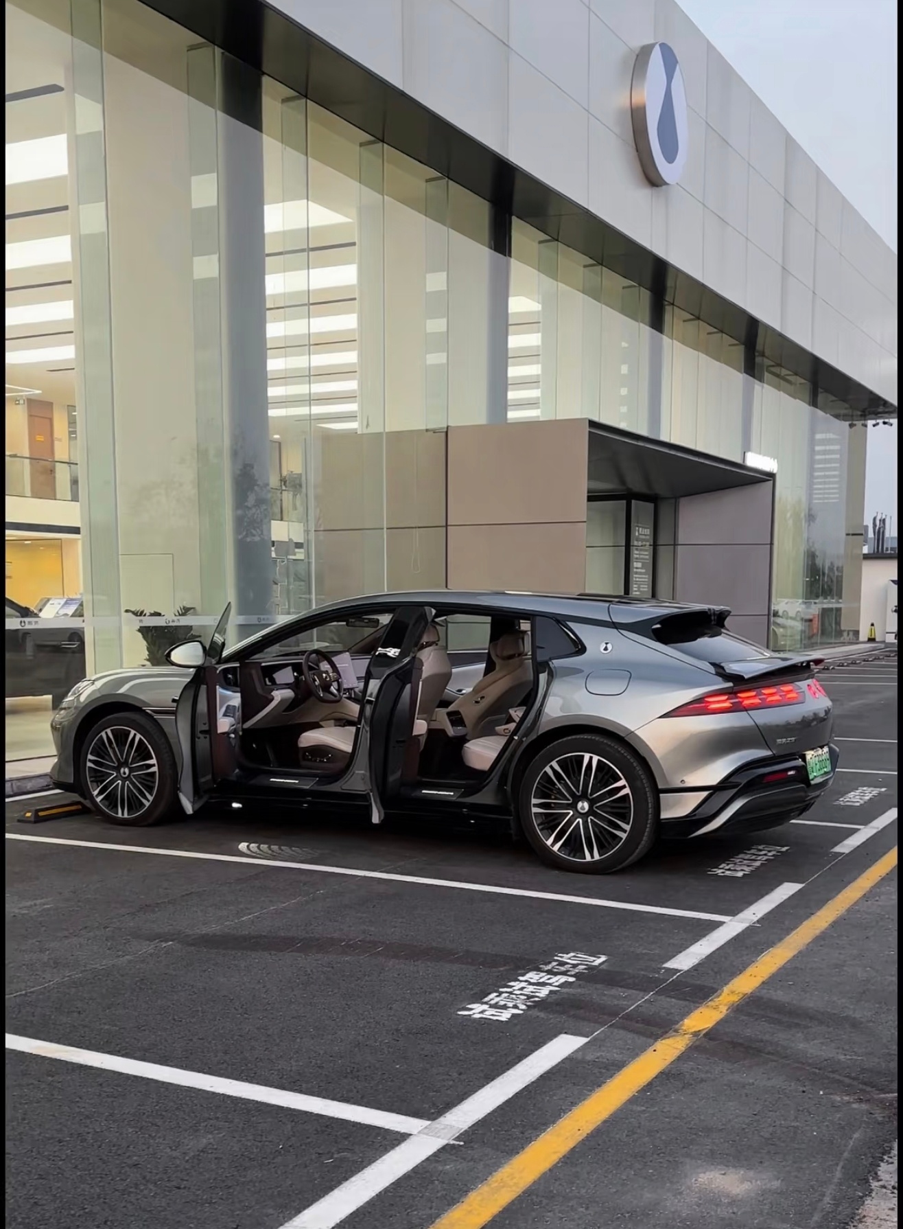 腾势 Z9GT姿态是真的很漂亮 大连