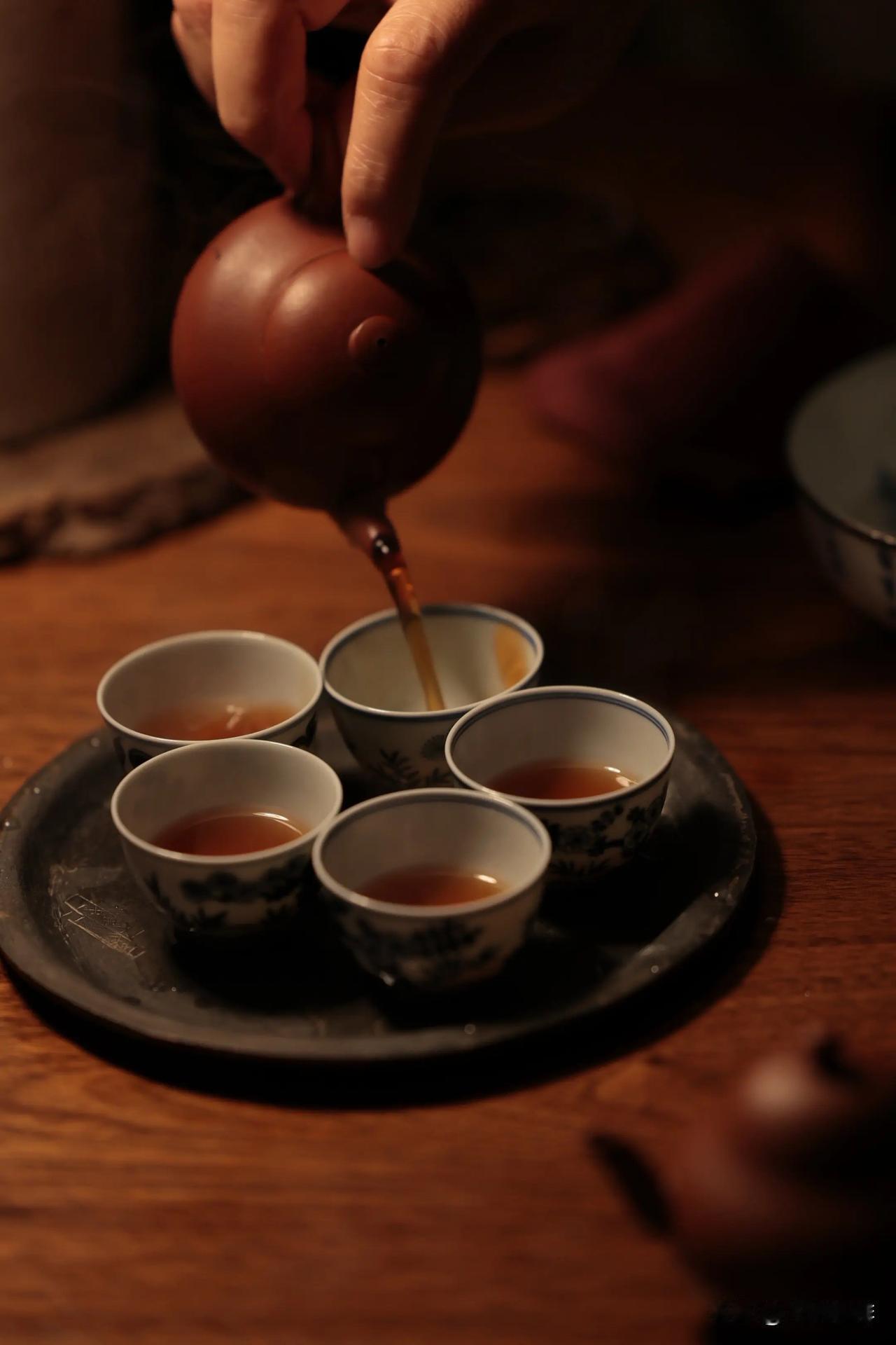boss通常都是一个个出现，从不扎堆，仿佛是专门为了主角铺台阶。因为你潜意识里接