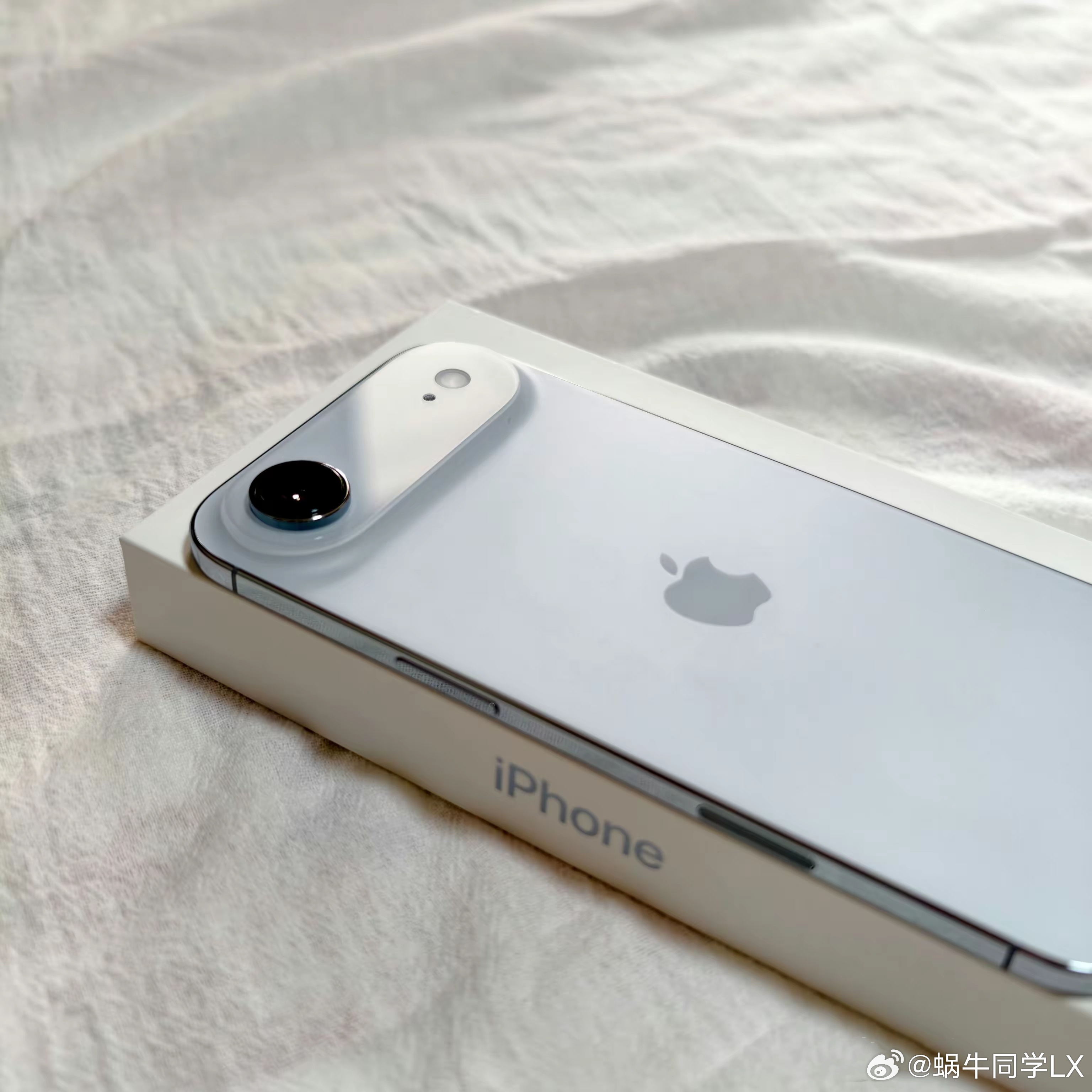 iPhone Air优点是轻薄和精致，但续航和影像表现一般，价格还不便宜，日常使
