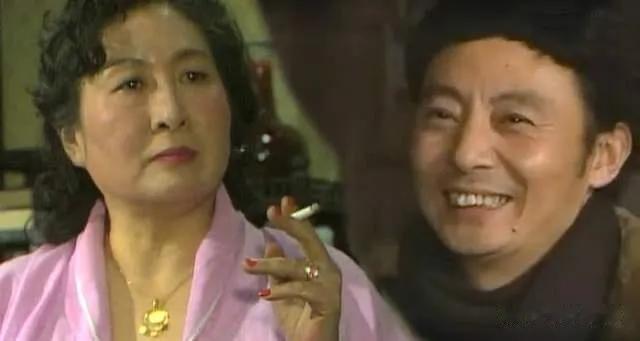 这个大概就是汉奸的共性吧，在他们的内心里面，日本人就是他们的亲人一样，连自己的祖