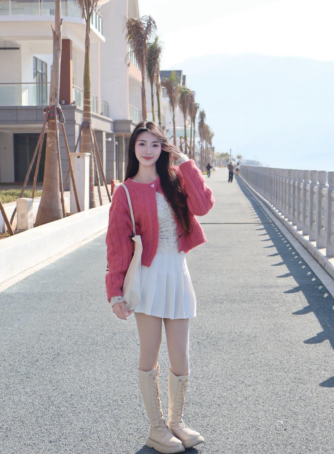 爱拍照的女生到底有多迷人呢?精致少女自拍