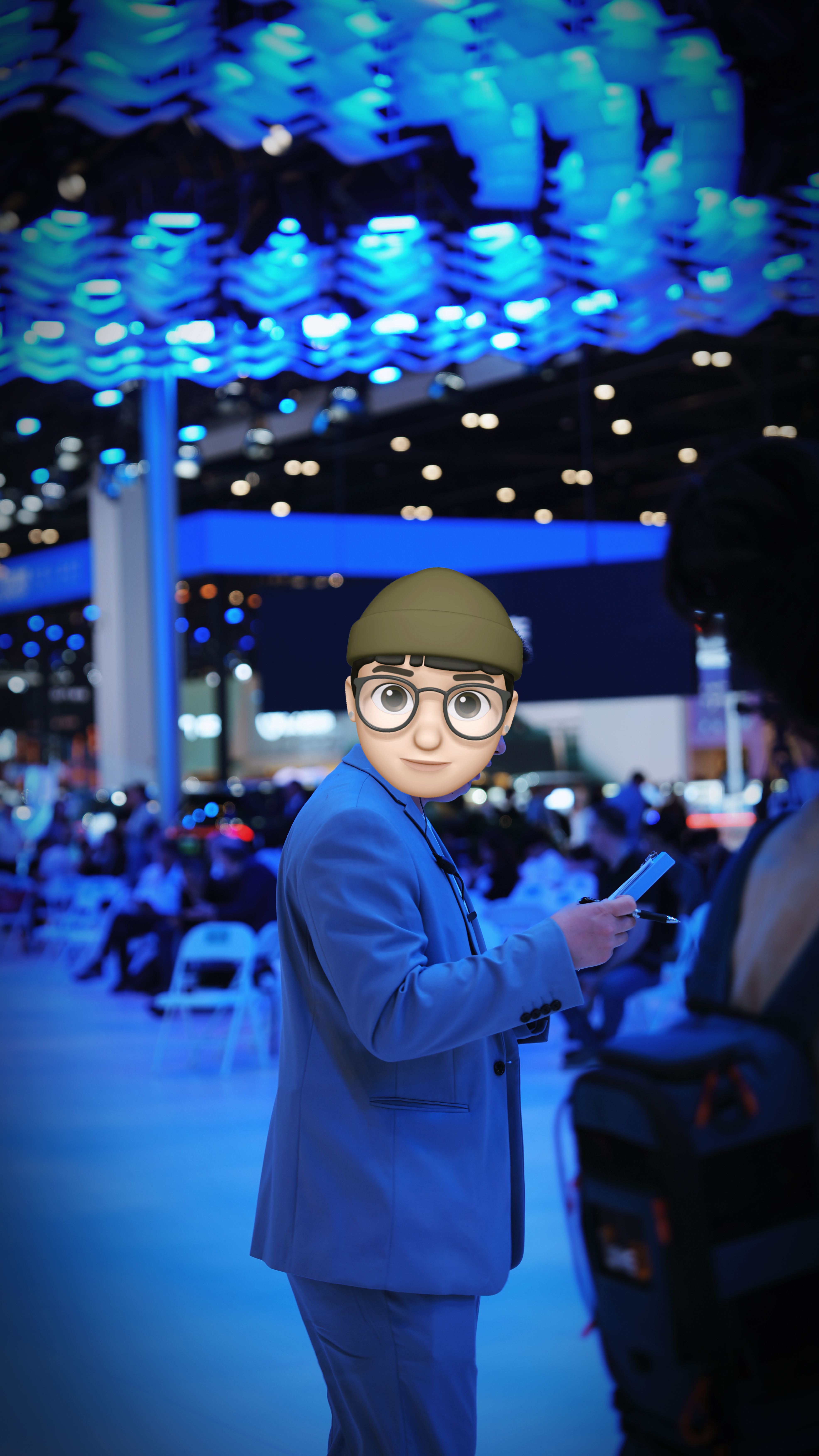 之前认识的朋友去了岚图工作，然后他最近收到了推送，里面的小哥哥有点熟悉，我看了下