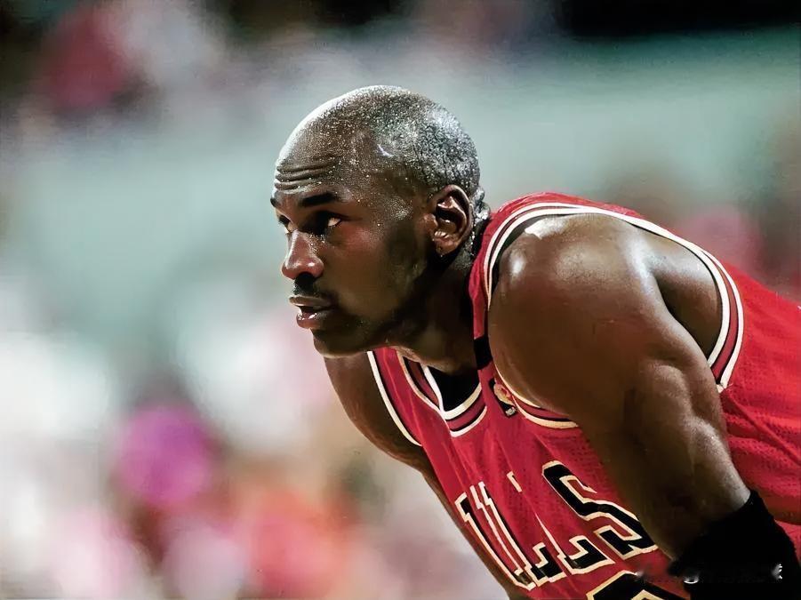 铁人！乔丹曾在96-98赛季连续三年82场全勤

如今的NBA，超级球星打满完整
