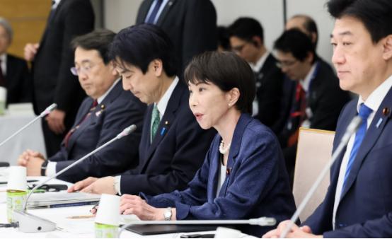 日本主动喊话中国
 
近日，日本首相高市早苗透露，计划在5月上旬对外进行一次小型