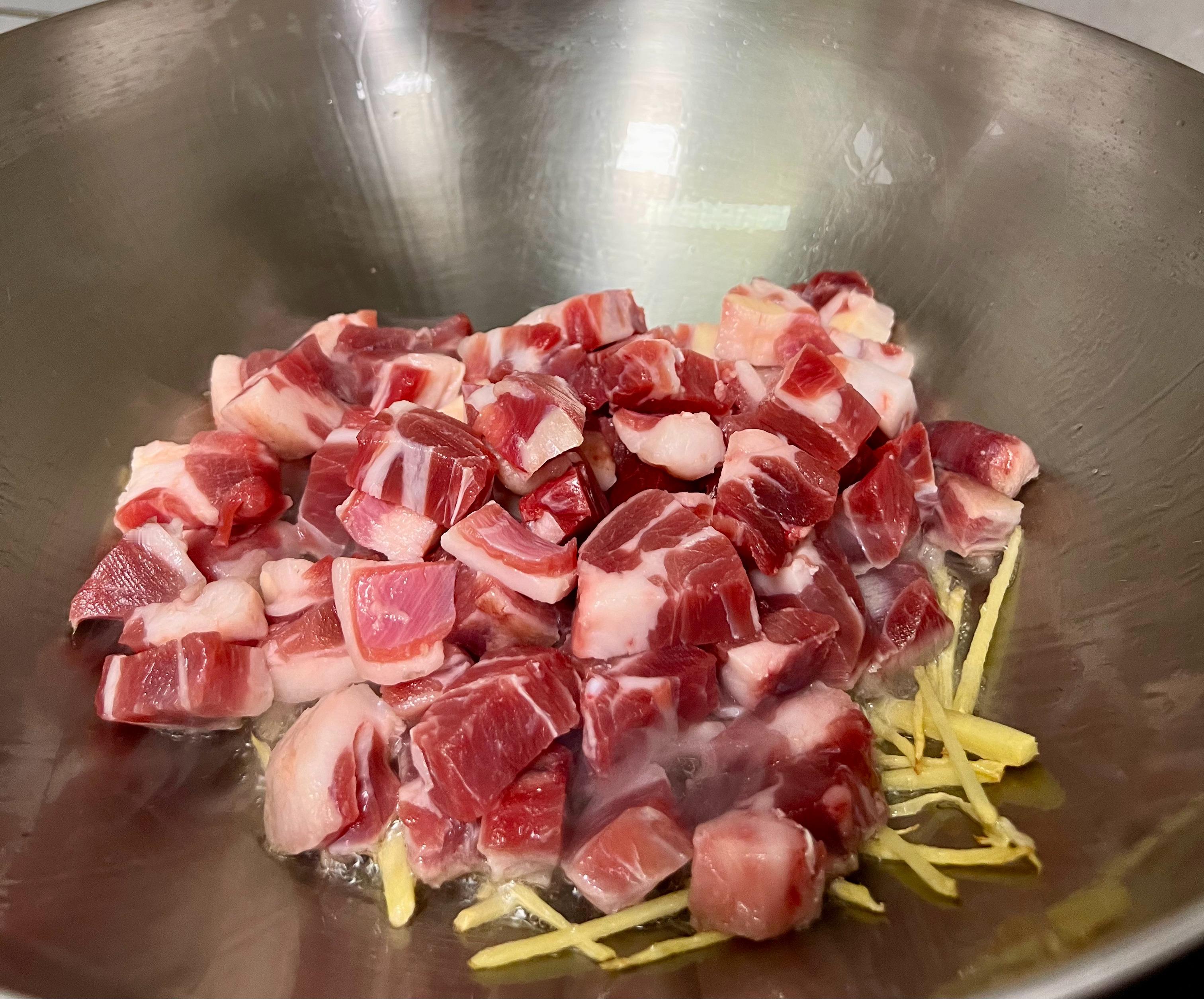 孜然羊肉  白灼秋葵西兰花苔 ​​​