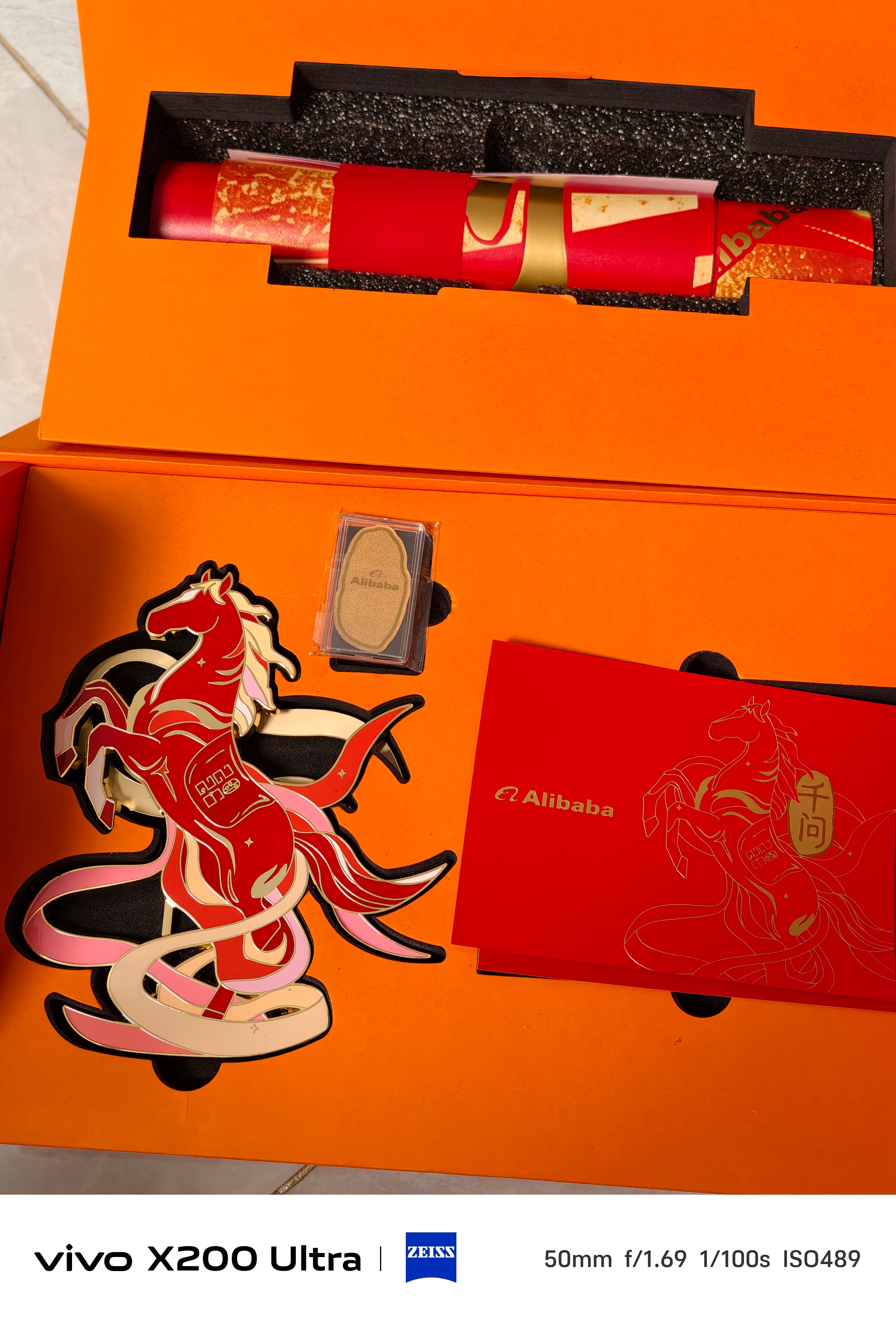 阿里和荣耀的新年礼盒都送了黄金