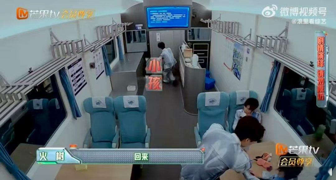 魔童火树逼疯吴泽林 密室大逃脱大神版 火树演的熊孩子“魔童”也太到位了，看吴泽林