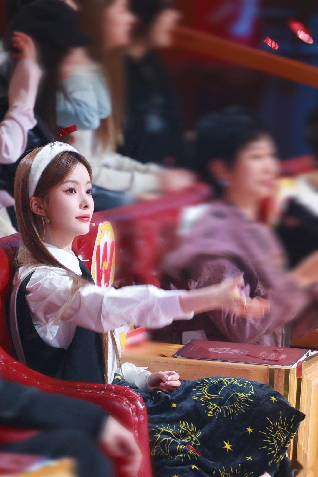 #硬糖少女303##陈卓璇# 今日份糖妹新鲜物料陈卓璇火星情报局工作室更新新剧照