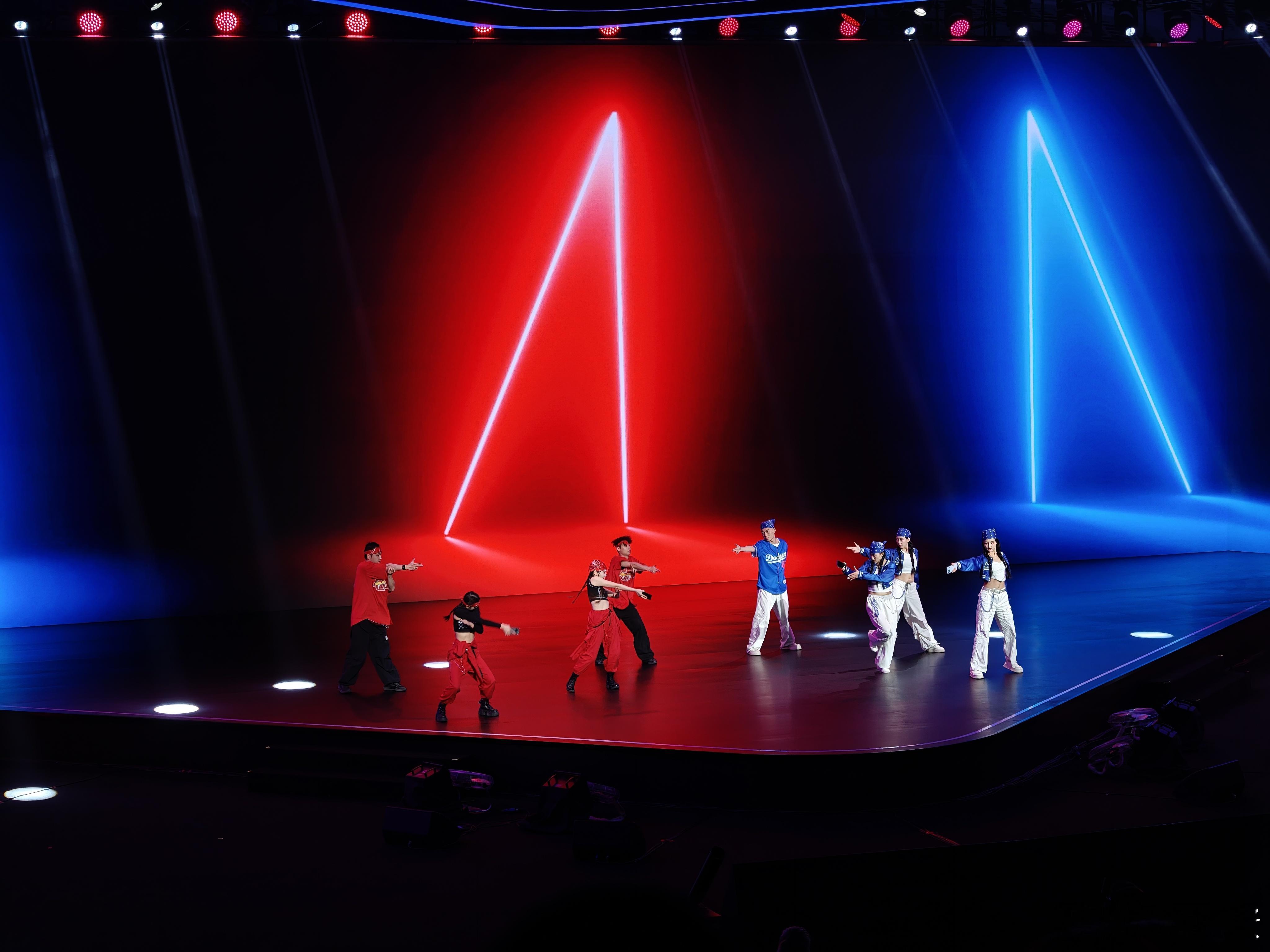 荣耀 WIN 系列发布会的火热开场 