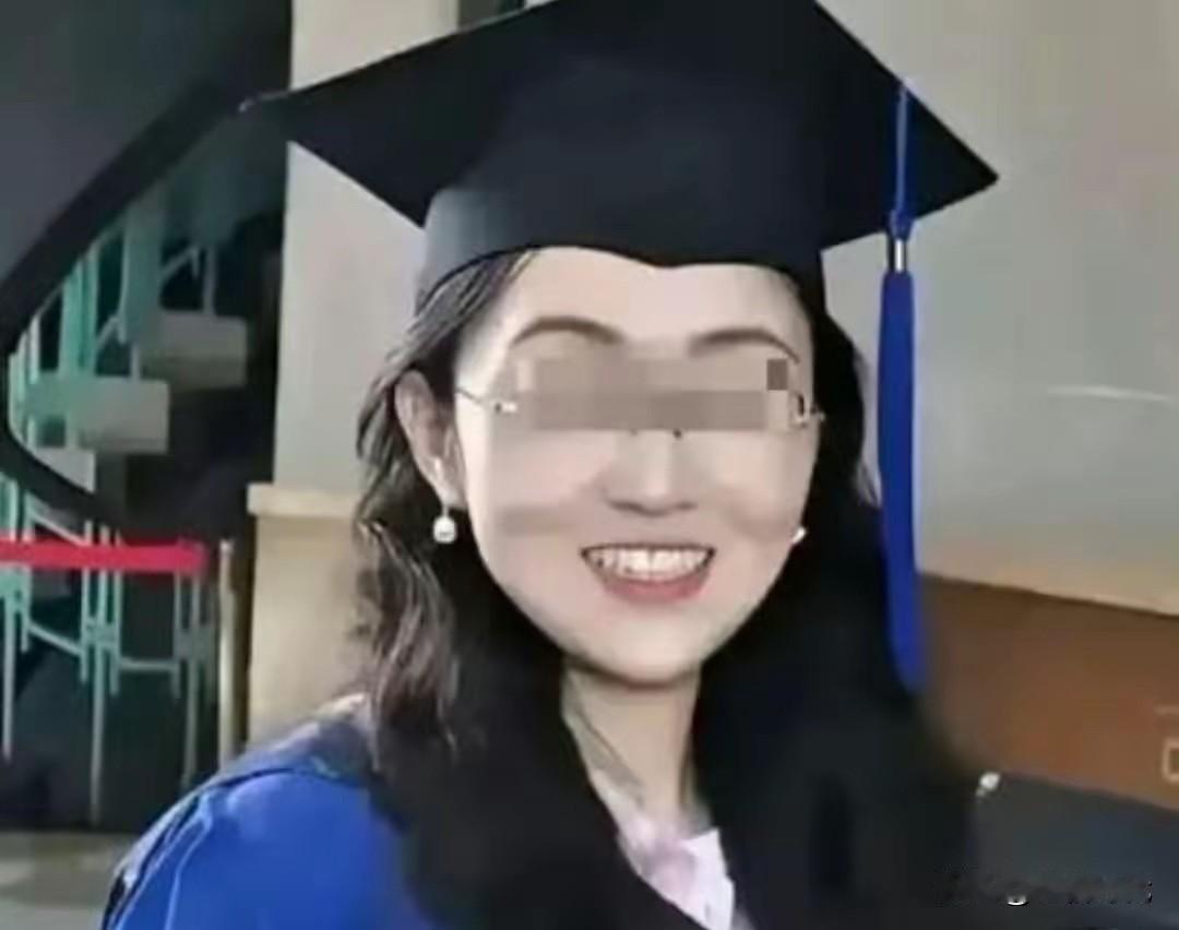 杨某负责“亡命”天涯，网友负责天涯“追凶”！她在西班牙美美读博被同一所学校热心学