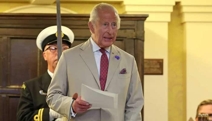 查尔斯三世这步棋，才是真正给英国王室续命的关键！
77岁高龄首次以领主身份踏上这