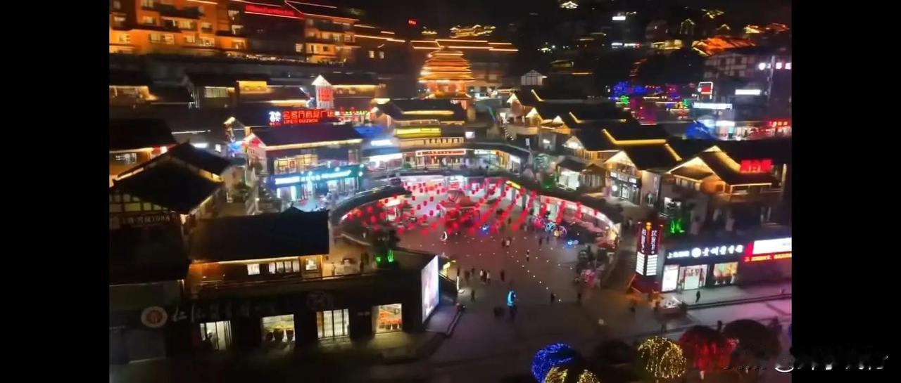 2025第一天，心中的绝美祖国

 祖国新年气象雄，
政通人和乐融融。
 山川秀