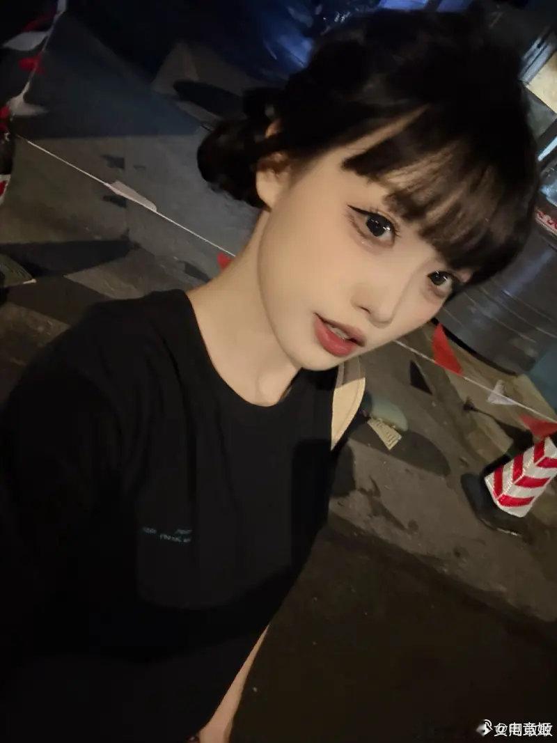 LPL主持周敢敢晒照：敢儿这个下班真是便宜晴天了[酸]2025LPL 英雄联盟 