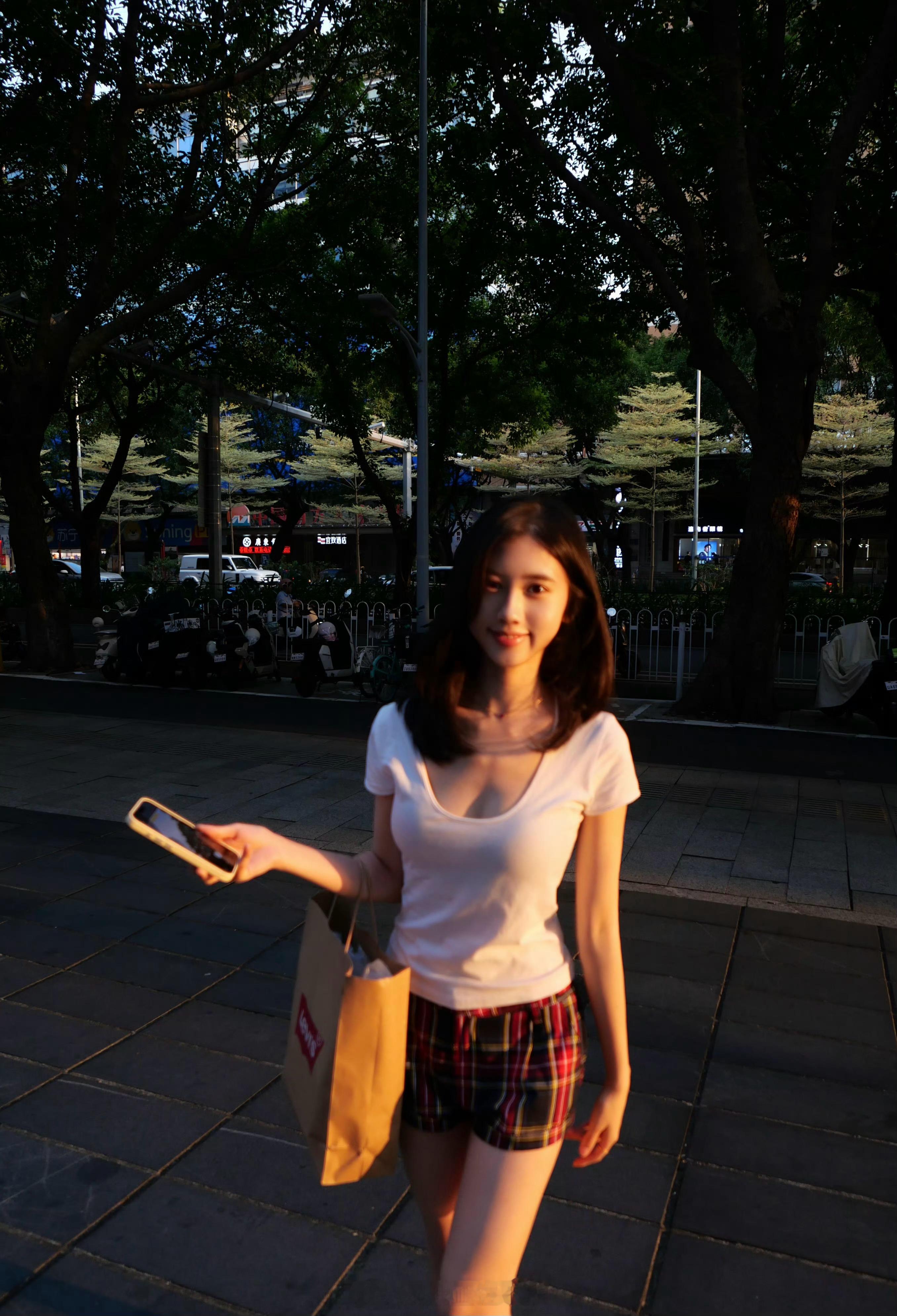 还是以前的home键iPhone有意思。我还在用正太苹果 ​​​