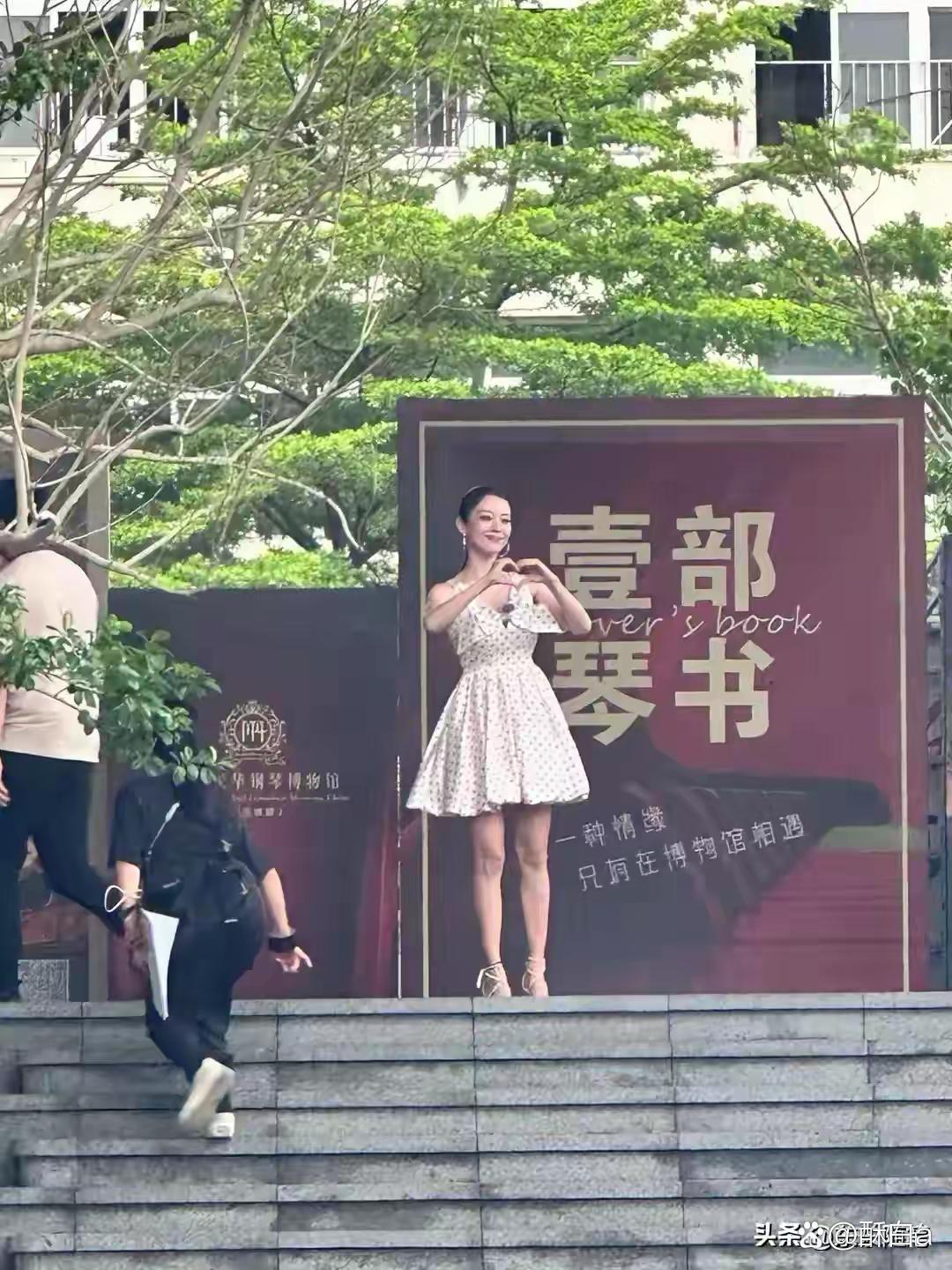 网友深圳偶遇郎朗老婆吉娜，真人个子不高，但是好瘦好白好漂亮呀 