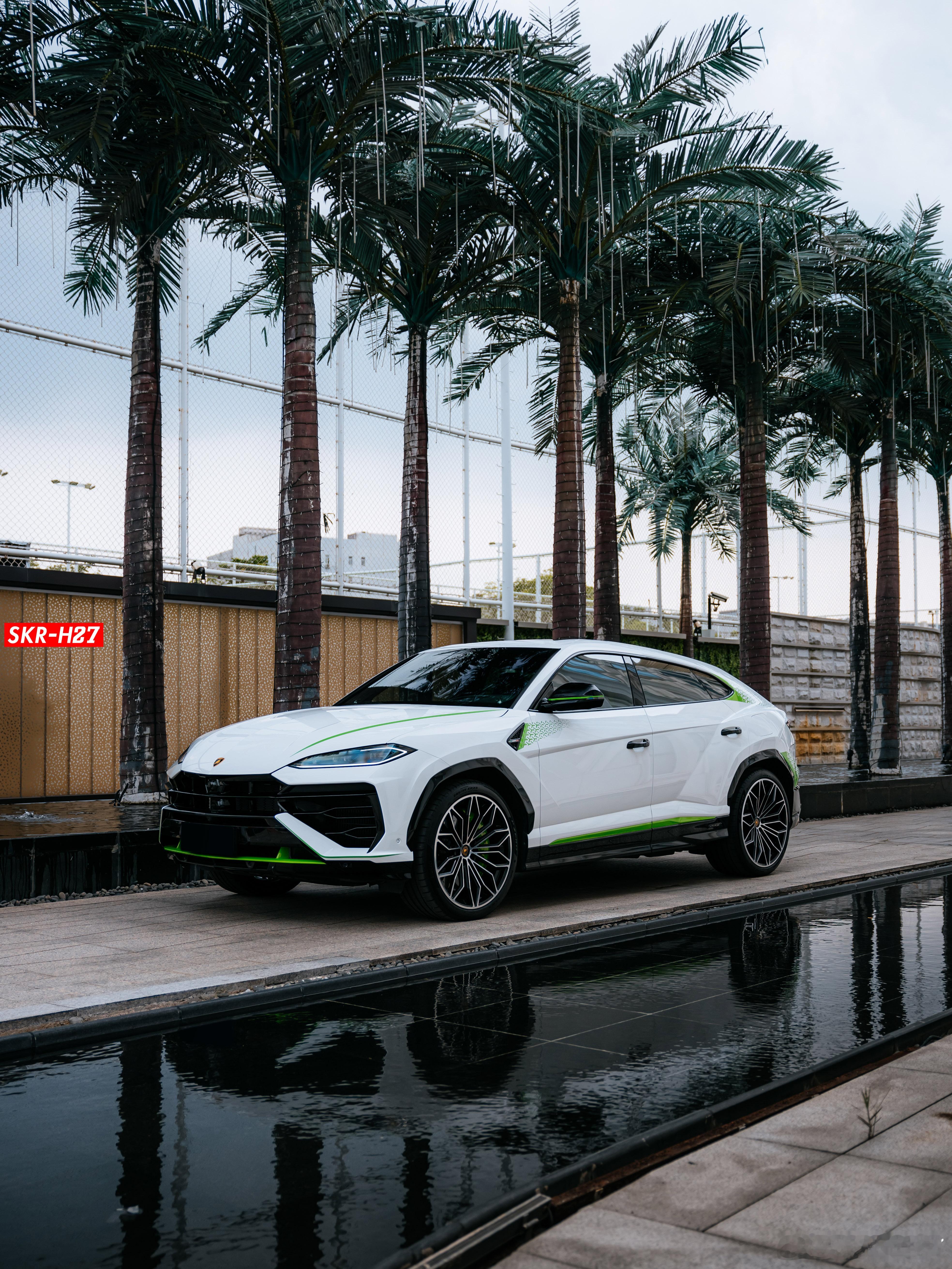 hao车摄[超话] Lamborghini URUS SE ​​​