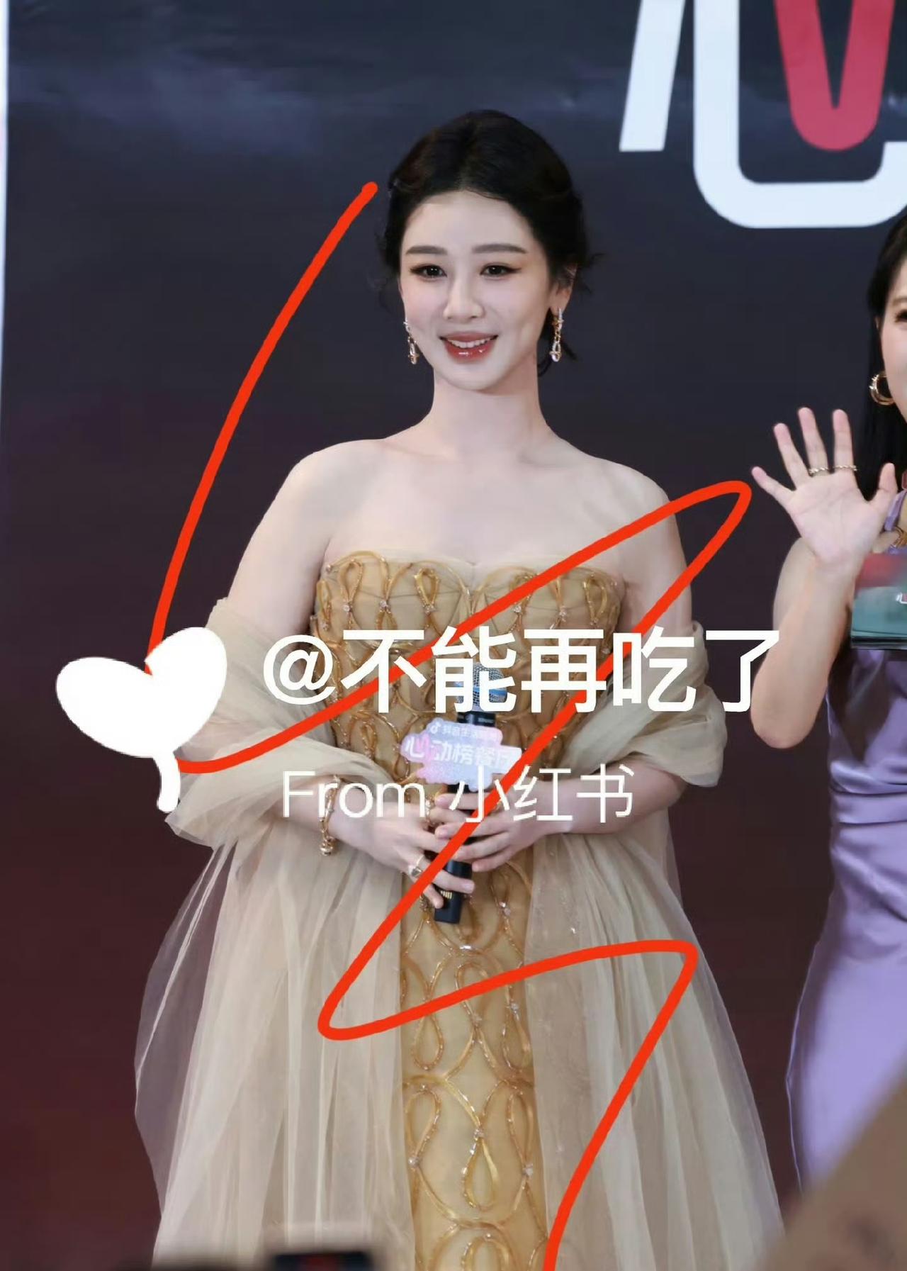 杨紫现在看着真的很富态，反倒显得贵气一点了，我一直觉得杨紫本身条件挺一般的，导致