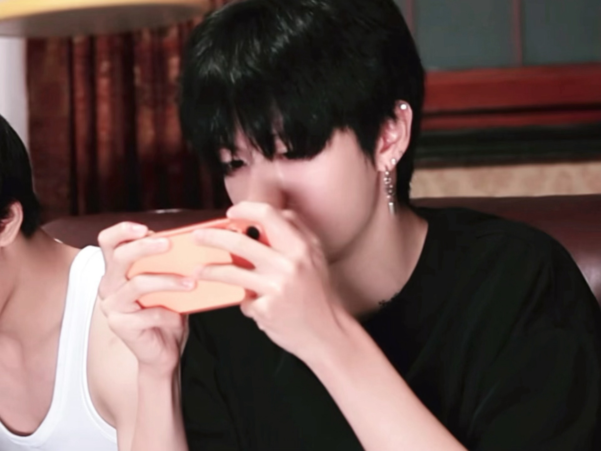 姐妹戴着长耳链完全犯规吧啊啊啊啊我真晕倒了 无畏契约