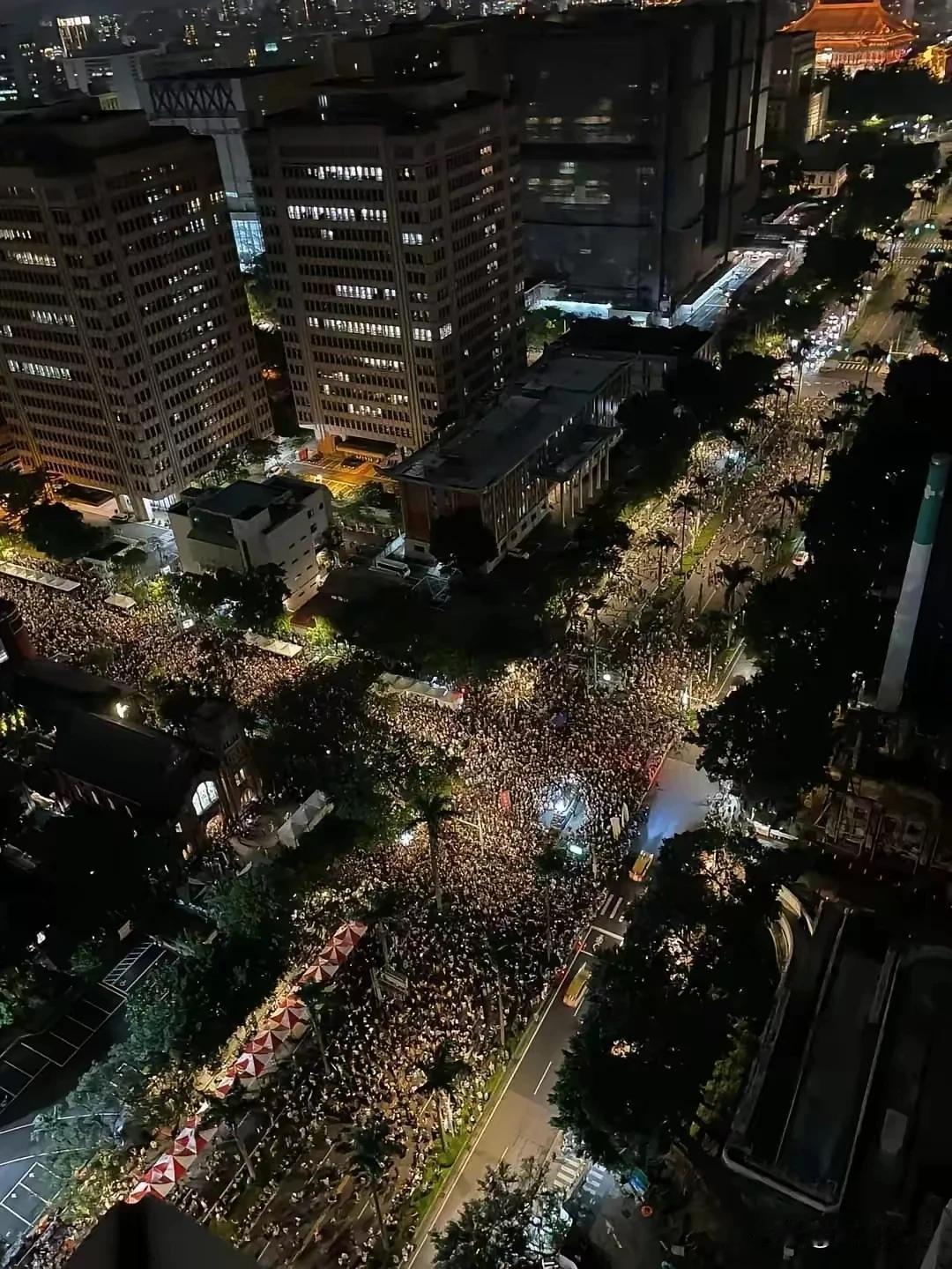 民进党“程序正义有瑕疵”没事，轮到国民党就有事了！
    8年前民进党可以做的