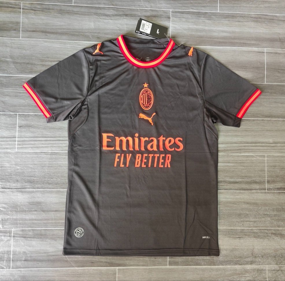 【谍照】 🔴⚫️ 米兰2026-27赛季第二客场球衣很可能就是这个样子了。🥶