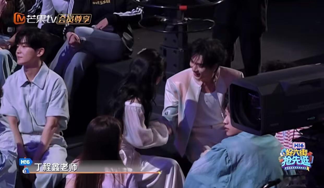 丁程鑫建议谢娜演唱会联排谢娜感谢丁程鑫你好星期六 你好星期六曝光暖心片段，丁程鑫